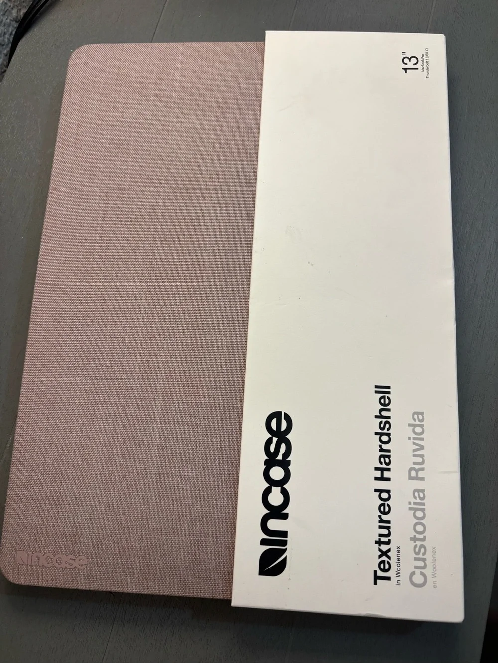 Incase Textured Hardshell Sleeve in Blush Pink